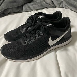 NIKE Flex Tennis Shoes